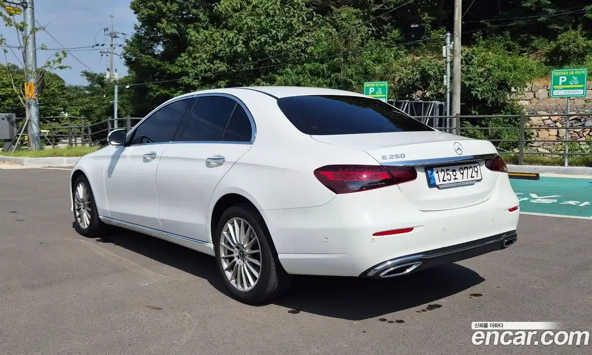 Mercedes-Benz E-Class 2023 2.0 автомат (гидро), фото 6