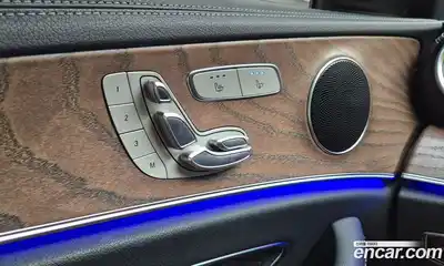 Mercedes-Benz E-Class 2023 2.0 автомат (гидро), миниатюра 8