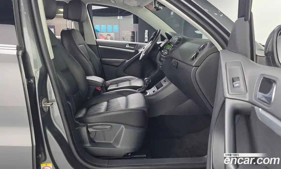 Volkswagen Tiguan 2013 2.0 автомат (гидро), фото 11