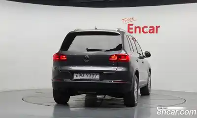 Volkswagen Tiguan 2013 2.0 автомат (гидро), миниатюра 4