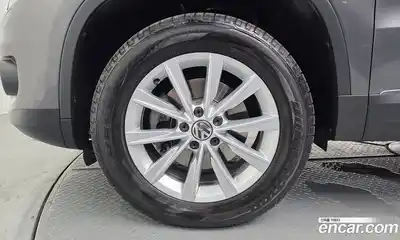 Volkswagen Tiguan 2013 2.0 автомат (гидро), миниатюра 5
