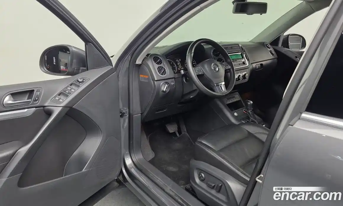 Volkswagen Tiguan 2013 2.0 автомат (гидро), фото 10