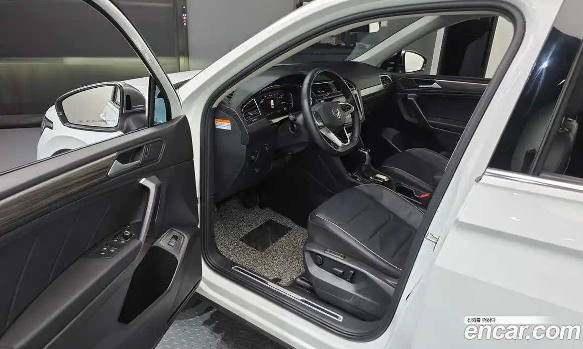 Volkswagen Tiguan 2022 2.0 автомат (гидро), фото 13