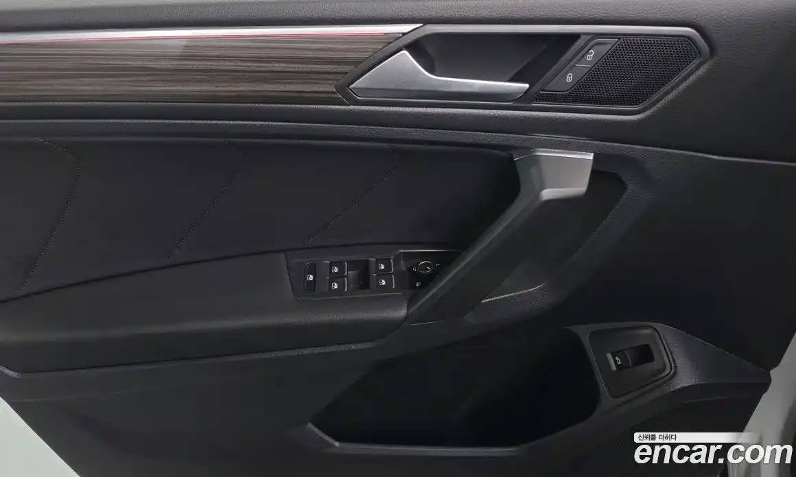 Volkswagen Tiguan 2022 2.0 автомат (гидро), фото 14