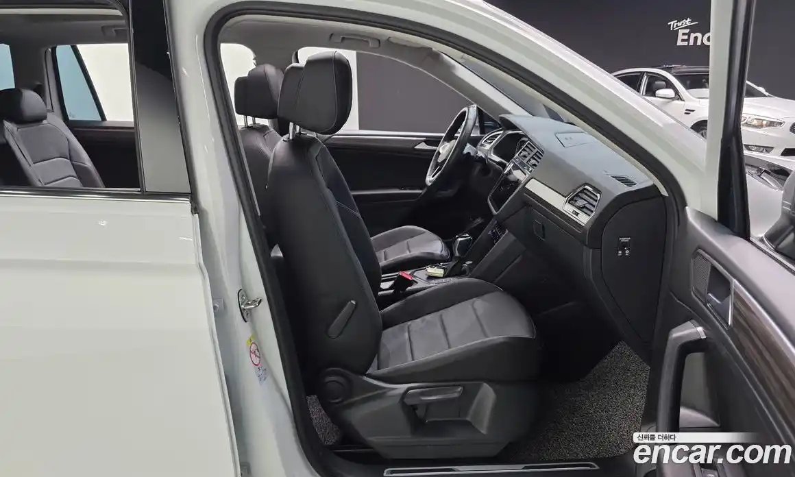 Volkswagen Tiguan 2022 2.0 автомат (гидро), фото 17
