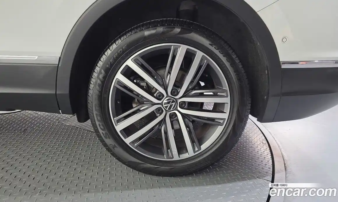 Volkswagen Tiguan 2022 2.0 автомат (гидро), фото 7