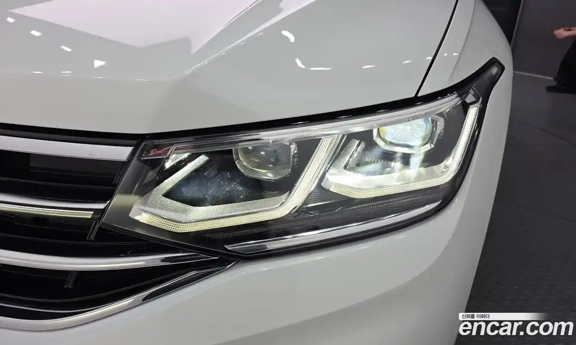 Volkswagen Tiguan 2022 2.0 автомат (гидро), фото 8