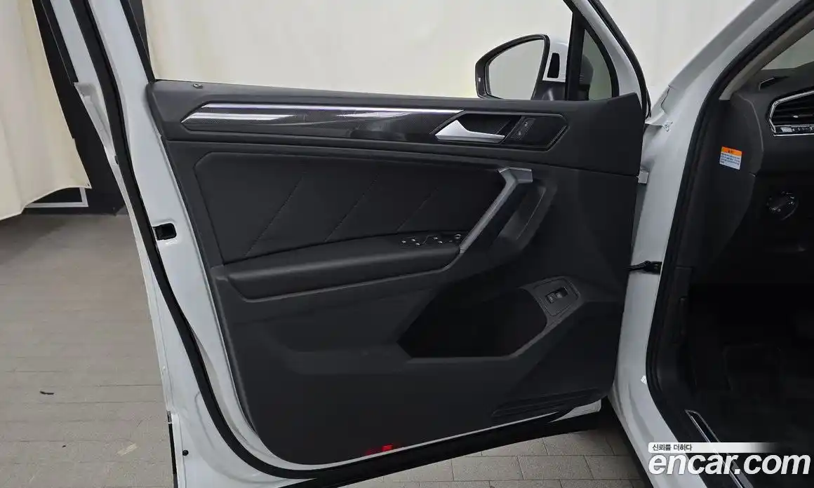 Volkswagen Tiguan 2021 2.0 автомат (гидро), фото 14