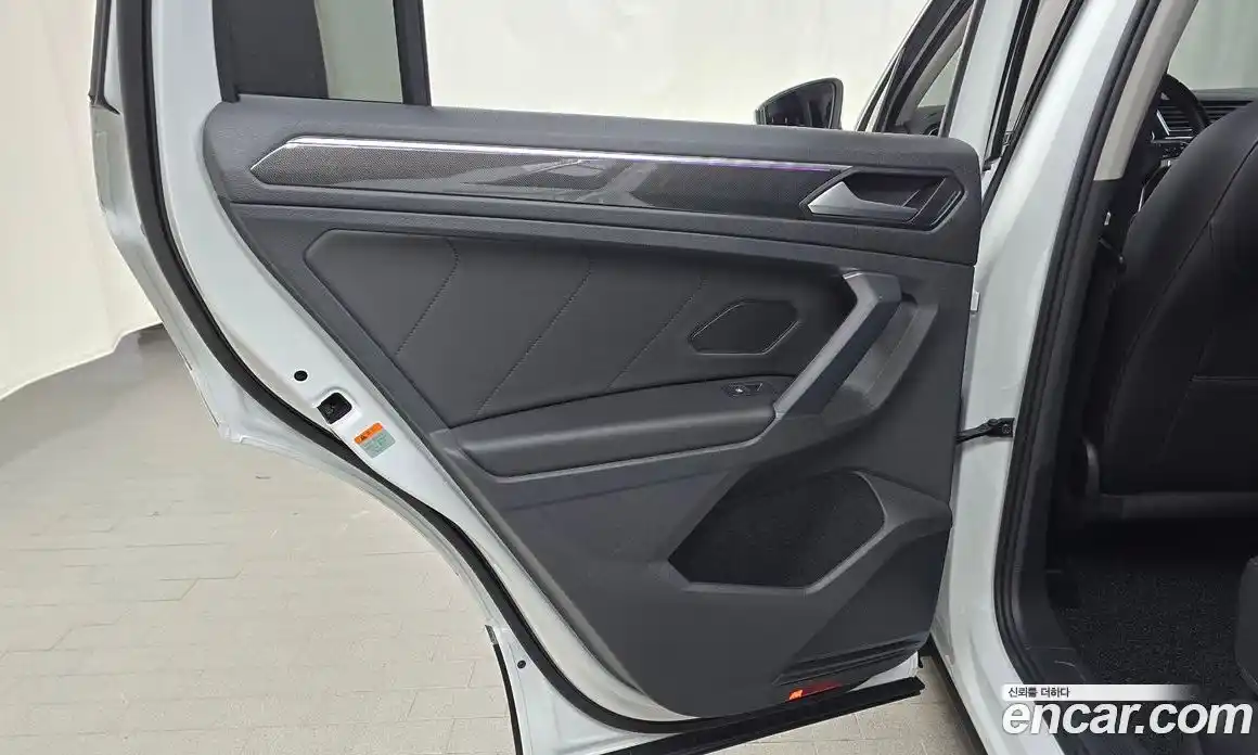 Volkswagen Tiguan 2021 2.0 автомат (гидро), фото 15