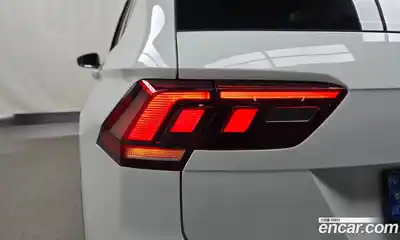 Volkswagen Tiguan 2021 2.0 автомат (гидро), миниатюра 9