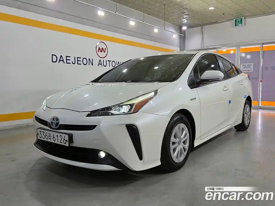Toyota Prius 2019 1.8 автомат (гидро), фото 1 Toyota Prius 2019 1.8 автомат (гидро), фото 1