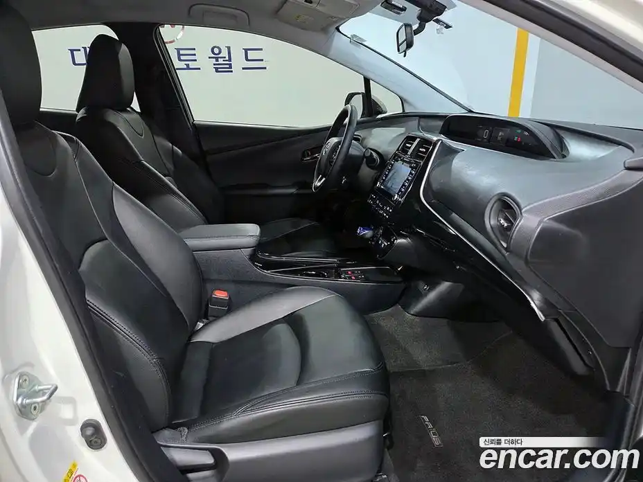 Toyota Prius 2019 1.8 автомат (гидро), фото 18 Toyota Prius 2019 1.8 автомат (гидро), фото 18
