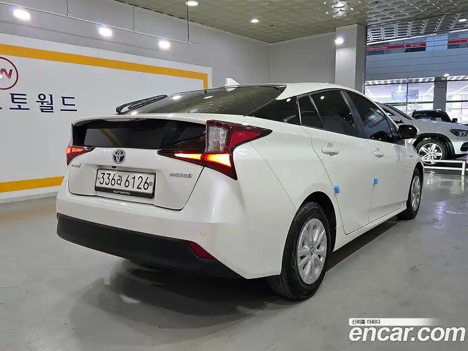 Toyota Prius 2019 1.8 автомат (гидро), фото 3 Toyota Prius 2019 1.8 автомат (гидро), фото 3