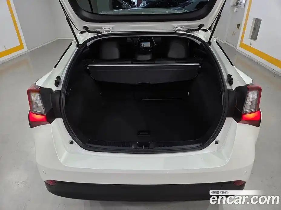 Toyota Prius 2019 1.8 автомат (гидро), фото 6 Toyota Prius 2019 1.8 автомат (гидро), фото 6