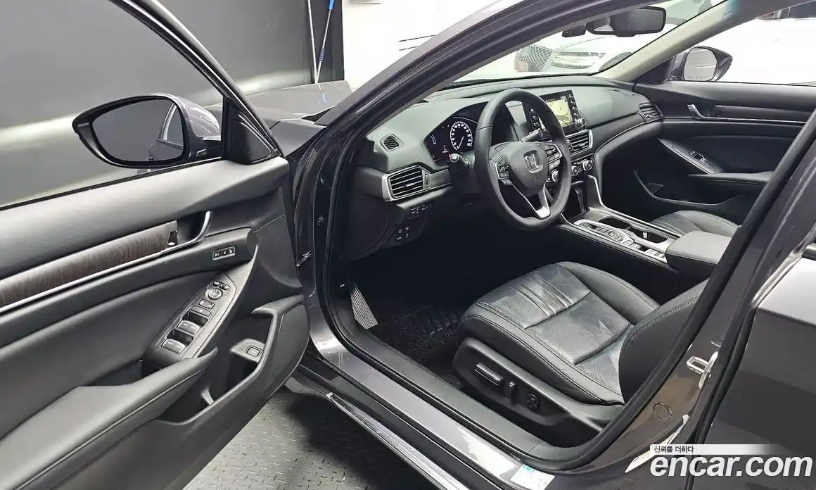 Honda Accord 2019 2.0 автомат (гидро), фото 13