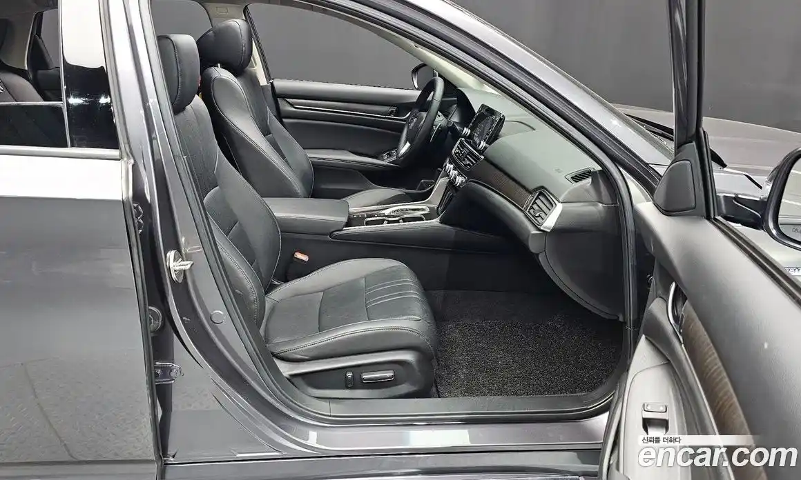 Honda Accord 2019 2.0 автомат (гидро), фото 16