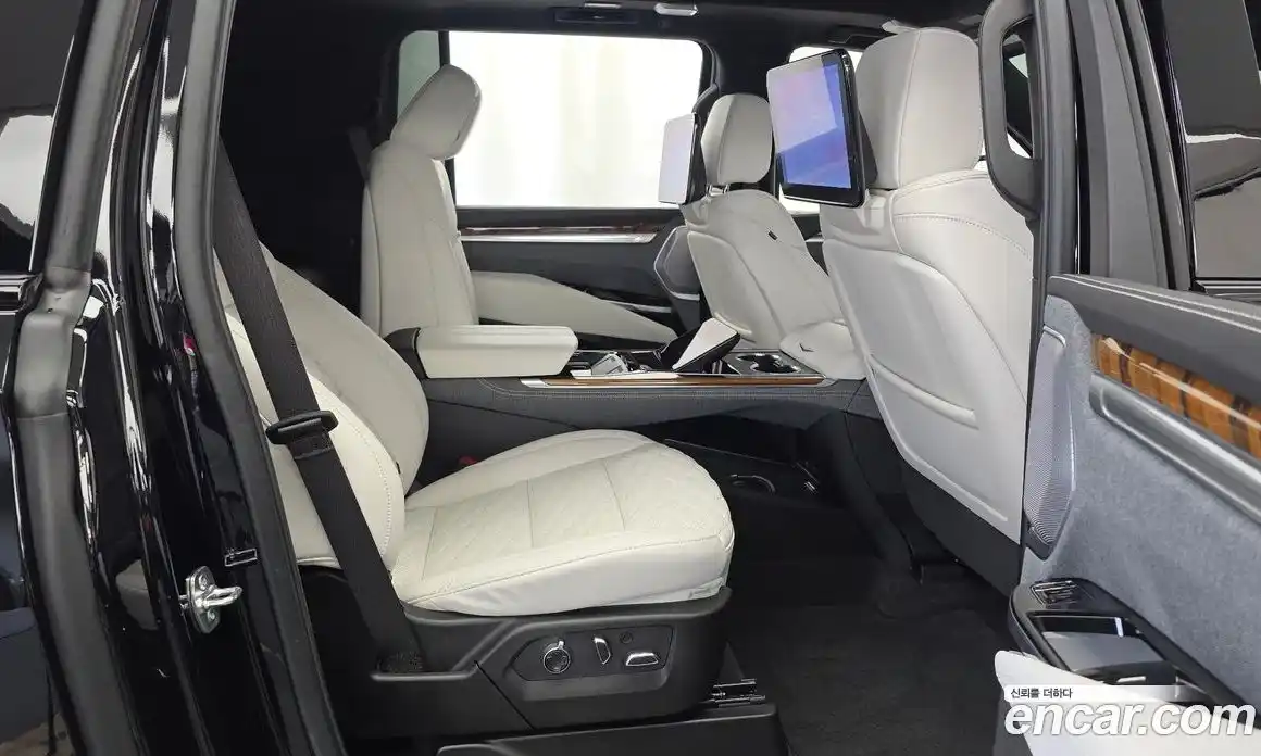 Cadillac Escalade 2025 6.2 автомат (гидро), фото 12 Cadillac Escalade 2025 6.2 автомат (гидро), фото 12