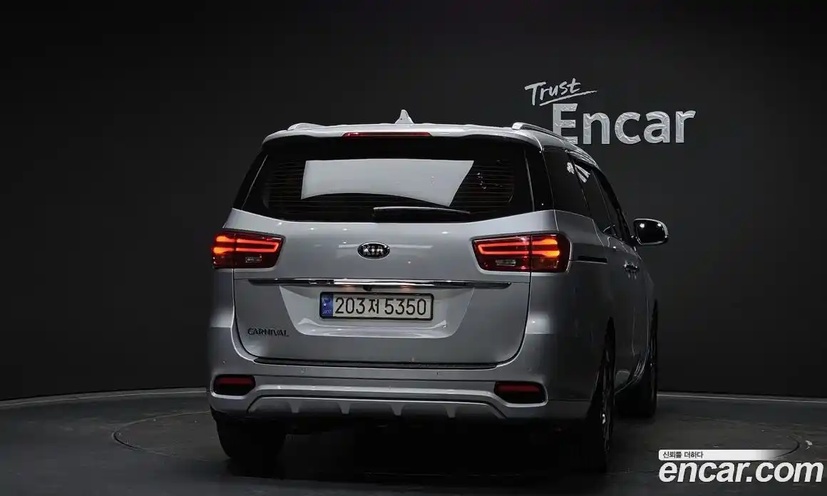 Kia Carnival 2018 2.2 автомат (гидро), фото 4