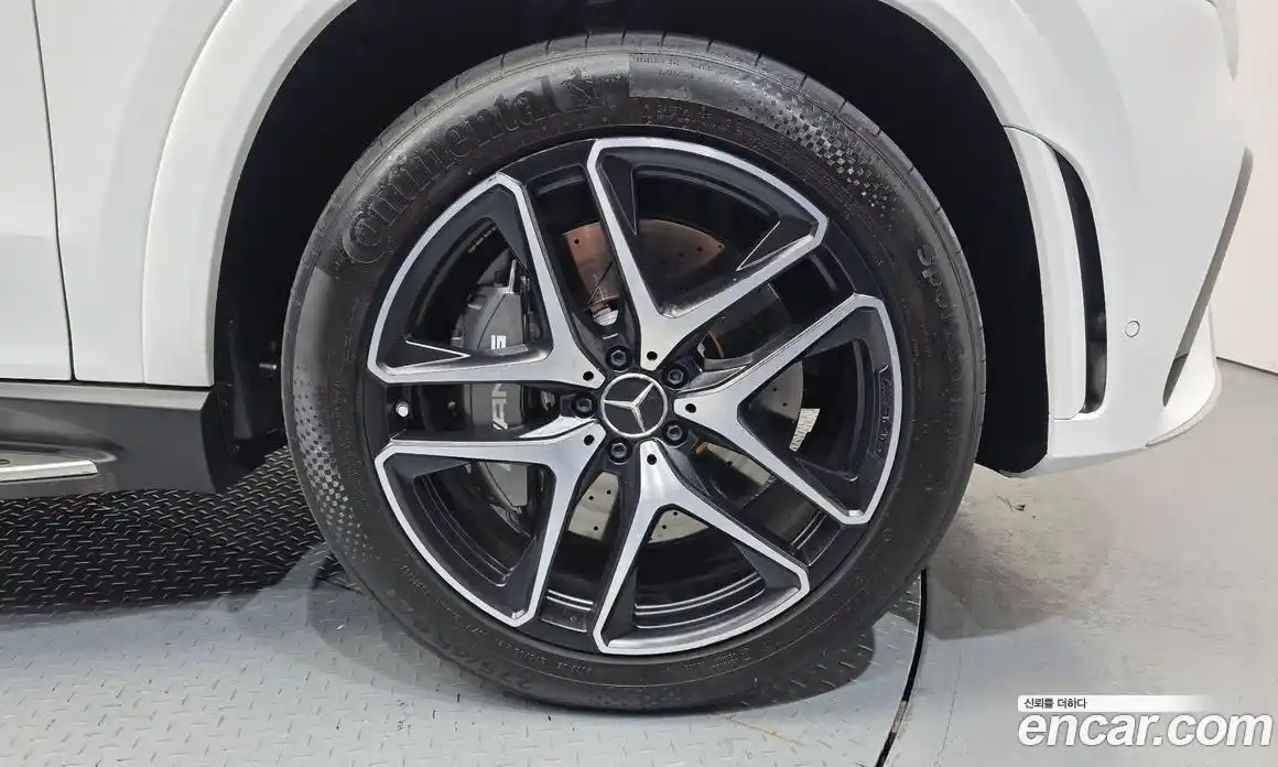 Mercedes-Benz GLE-Class 2023 3.0 гидро, фото 5