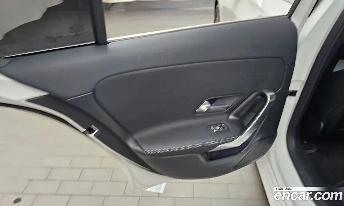 Mercedes-Benz A-Class 2023 2.0 автомат (гидро), фото 15