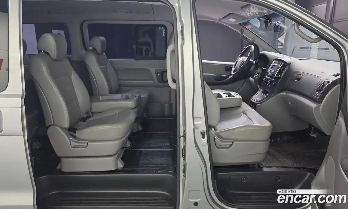 Hyundai Starex 2017 2.5 автомат (гидро), фото 19
