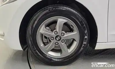 Hyundai Avante 2016 1.6 автомат (гидро), миниатюра 5