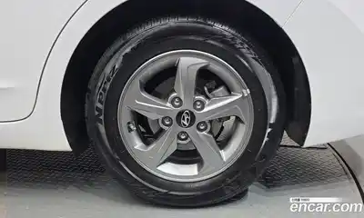 Hyundai Avante 2016 1.6 автомат (гидро), миниатюра 7