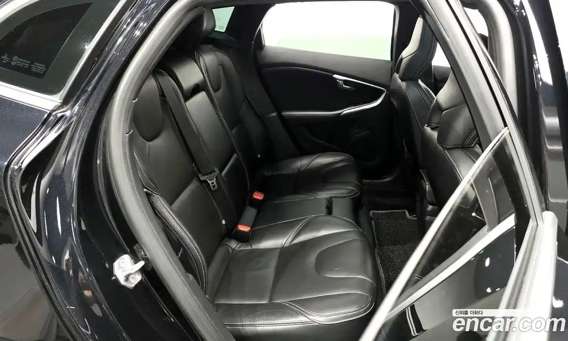 Volvo V40 2015 2.0 автомат (гидро), фото 11