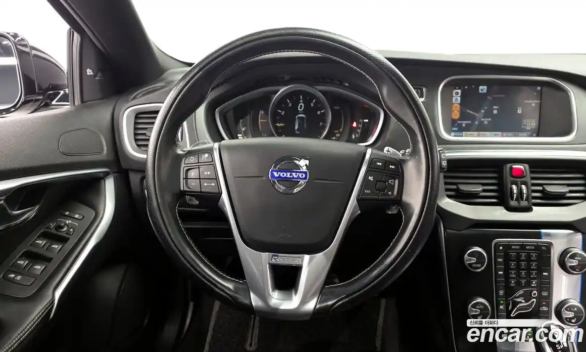 Volvo V40 2015 2.0 автомат (гидро), фото 12