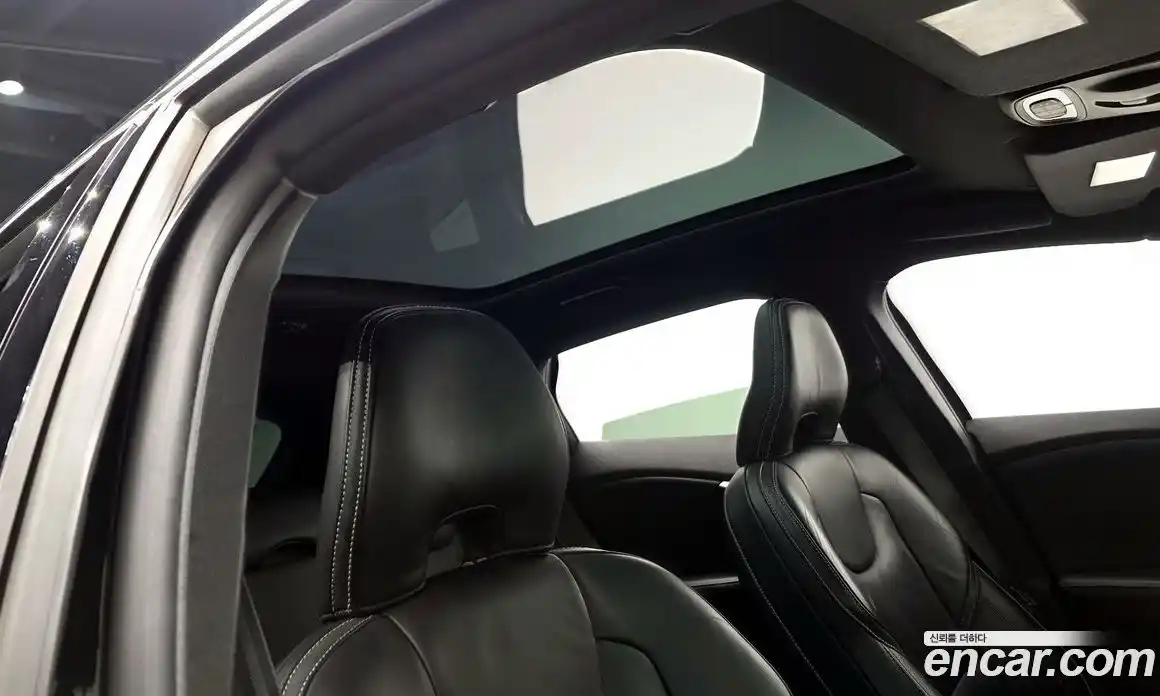 Volvo V40 2015 2.0 автомат (гидро), фото 17