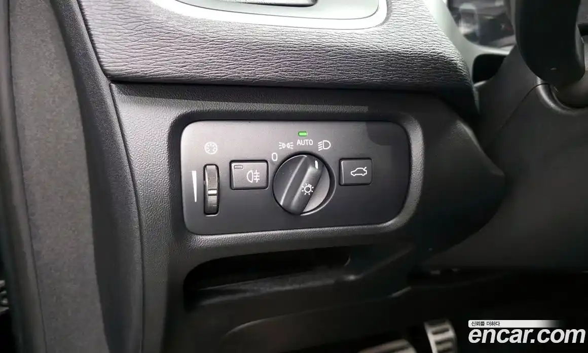 Volvo V40 2015 2.0 автомат (гидро), фото 18