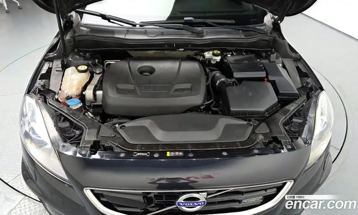 Volvo V40 2015 2.0 автомат (гидро), фото 6