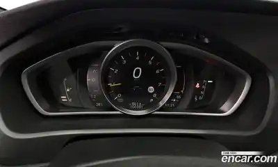Volvo V40 2015 2.0 автомат (гидро), миниатюра 8