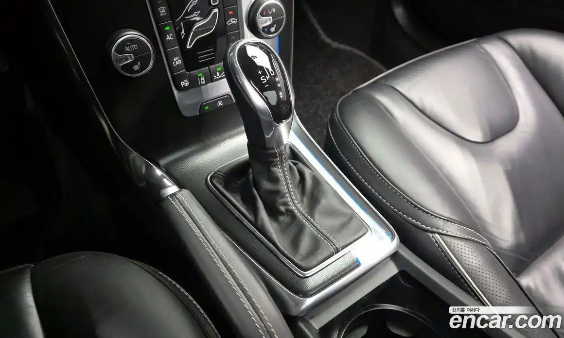 Volvo V40 2015 2.0 автомат (гидро), фото 9