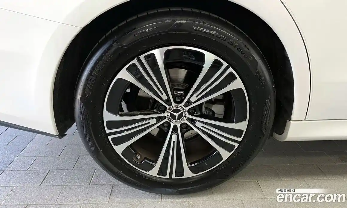 Mercedes-Benz E-Class 2025 2.0 автомат (гидро), фото 5