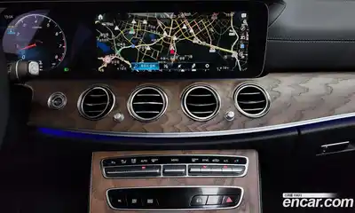 Mercedes-Benz E-Class 2023 2.0 автомат (гидро), миниатюра 12