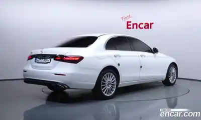 Mercedes-Benz E-Class 2023 2.0 автомат (гидро), миниатюра 2