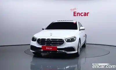 Mercedes-Benz E-Class 2023 2.0 автомат (гидро), миниатюра 3