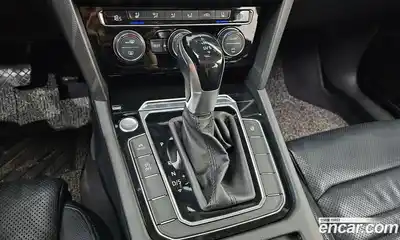 Volkswagen Passat 2018 2.0 автомат (гидро), миниатюра 11
