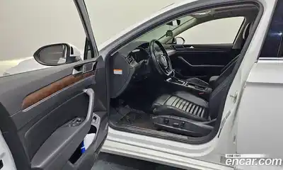 Volkswagen Passat 2018 2.0 автомат (гидро), миниатюра 12
