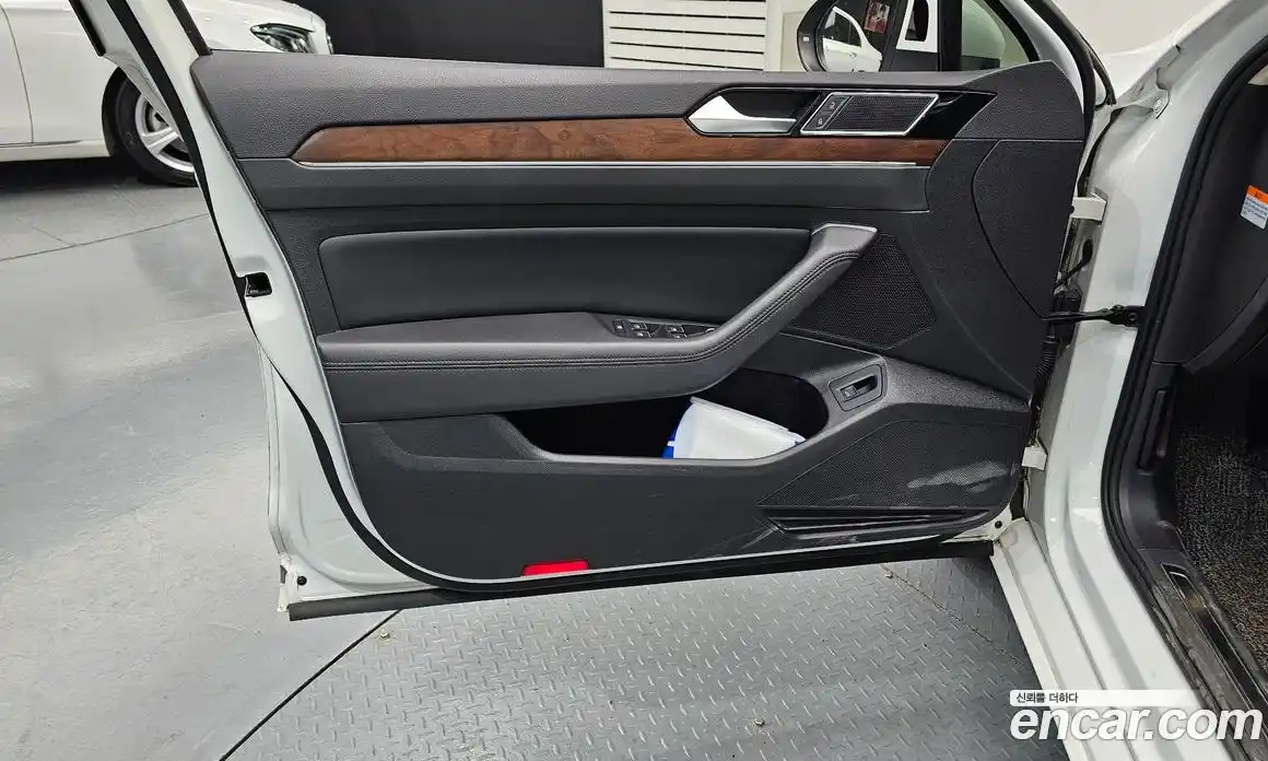 Volkswagen Passat 2018 2.0 автомат (гидро), фото 13