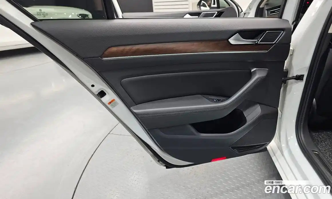 Volkswagen Passat 2018 2.0 автомат (гидро), фото 14