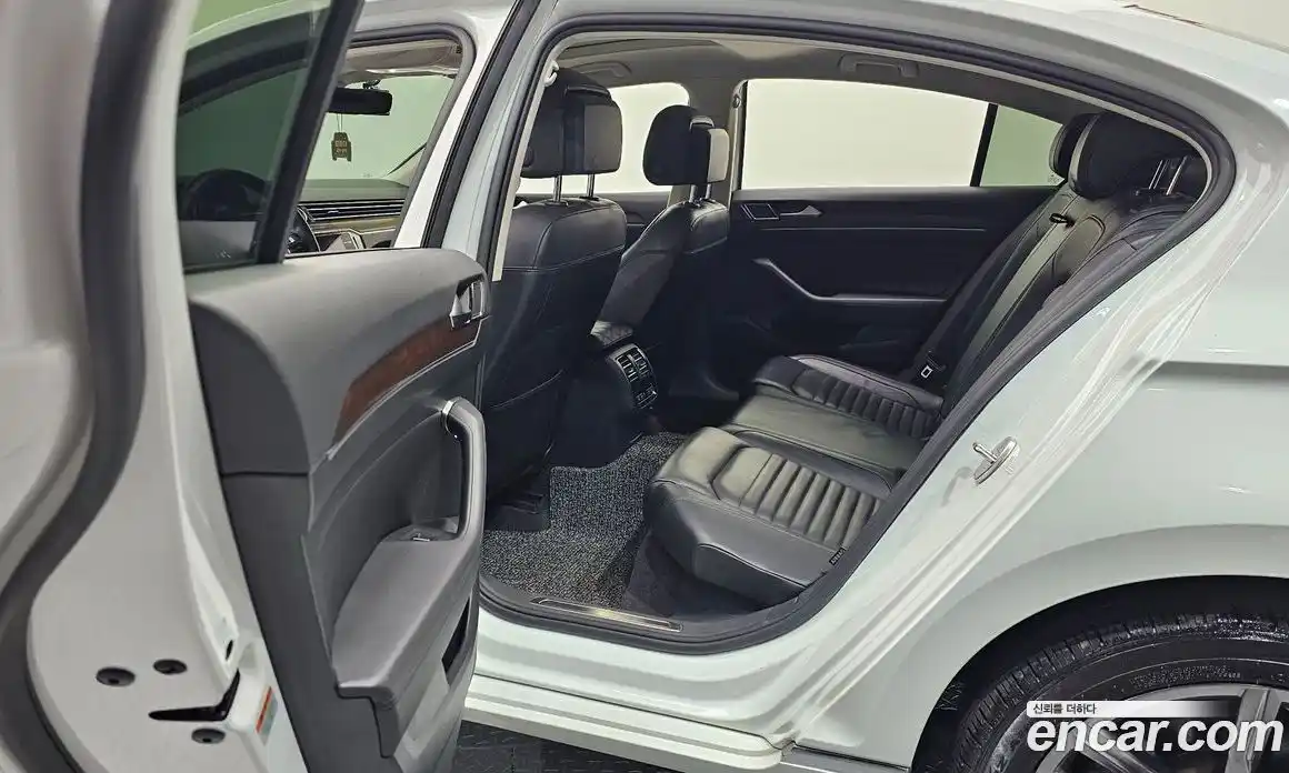 Volkswagen Passat 2018 2.0 автомат (гидро), фото 15