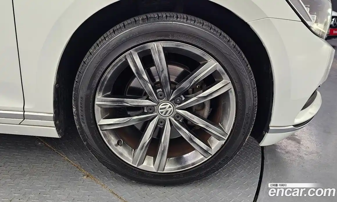 Volkswagen Passat 2018 2.0 автомат (гидро), фото 4