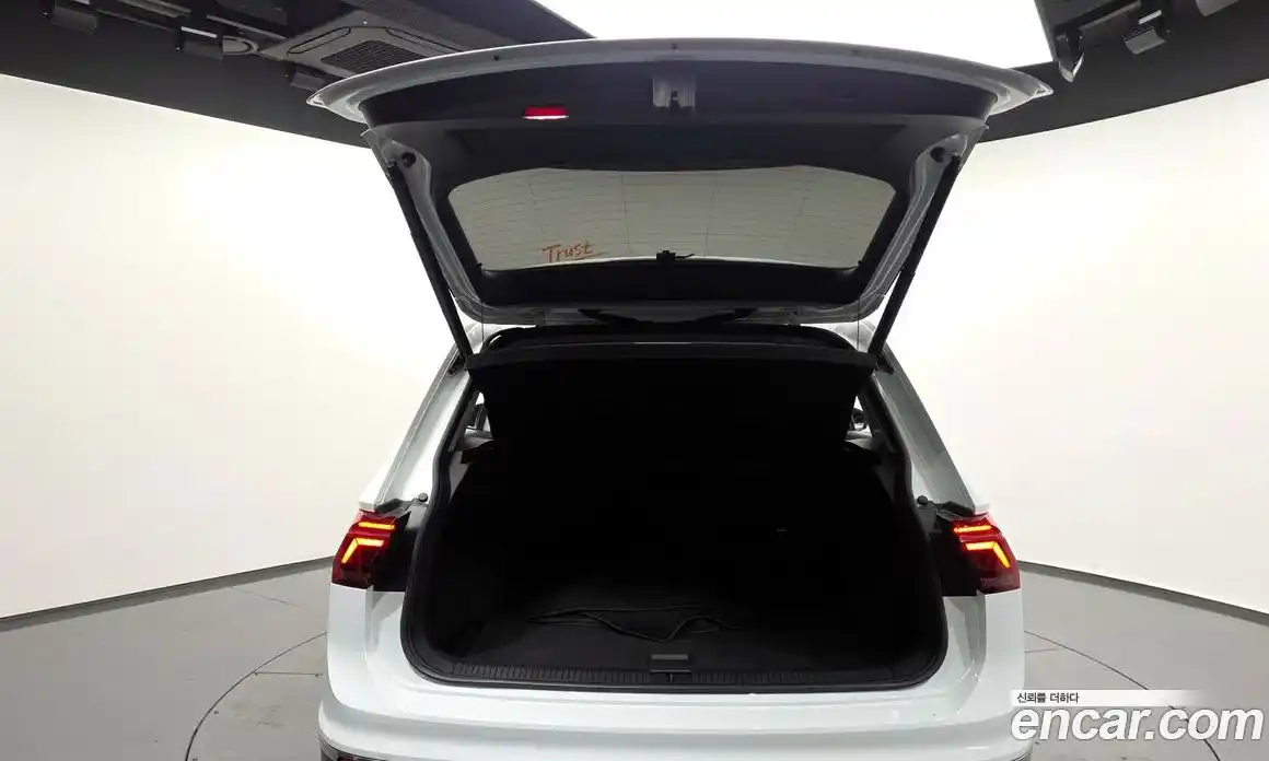 Volkswagen Tiguan 2022 2.0 автомат (гидро), фото 20