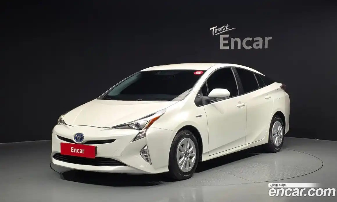 Toyota Prius 2016 1.8 автомат (гидро), фото 1 Toyota Prius 2016 1.8 автомат (гидро), фото 1