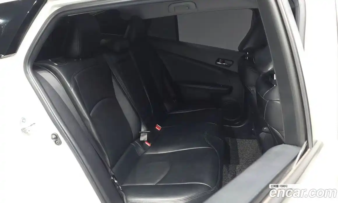 Toyota Prius 2016 1.8 автомат (гидро), фото 11 Toyota Prius 2016 1.8 автомат (гидро), фото 11