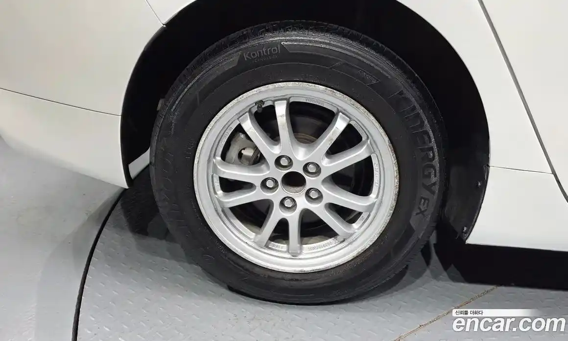 Toyota Prius 2016 1.8 автомат (гидро), фото 5 Toyota Prius 2016 1.8 автомат (гидро), фото 5