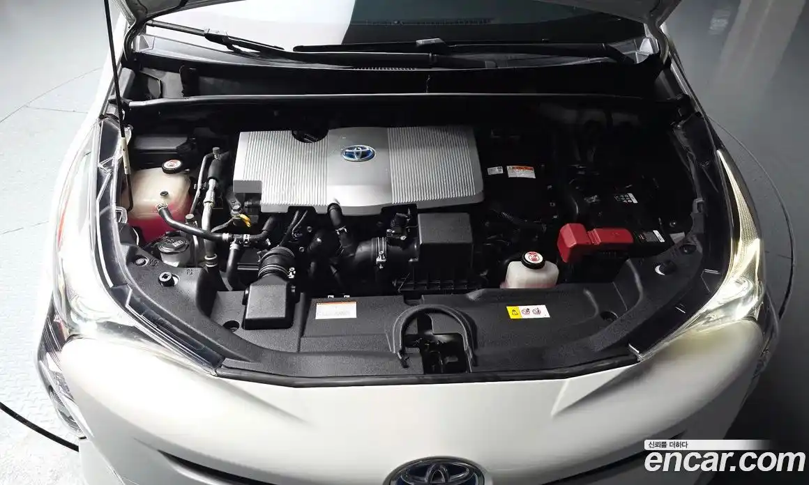 Toyota Prius 2016 1.8 автомат (гидро), фото 6 Toyota Prius 2016 1.8 автомат (гидро), фото 6