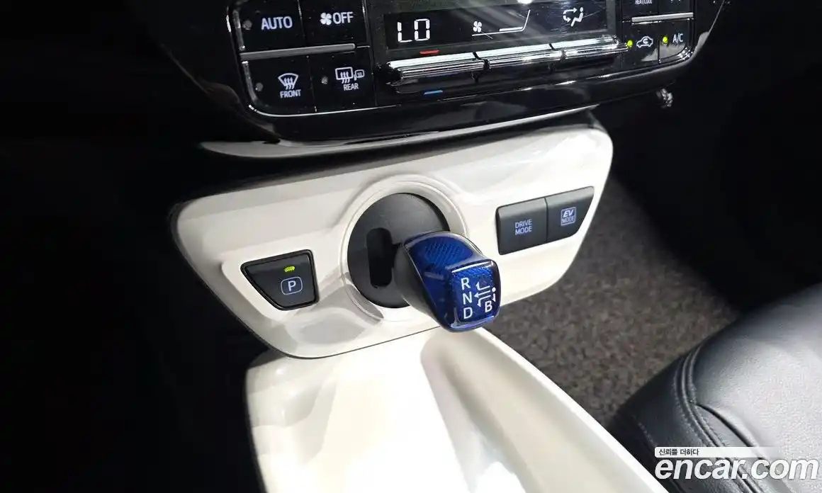 Toyota Prius 2016 1.8 автомат (гидро), фото 9 Toyota Prius 2016 1.8 автомат (гидро), фото 9